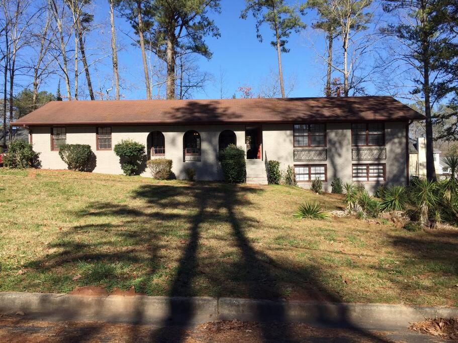 Comfy 4Beds/2.5Bath Retreat near Atlanta ATL airport - Housity