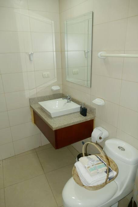 Ecusuites Family Depto Resort Riverfront Gye - Hizvo