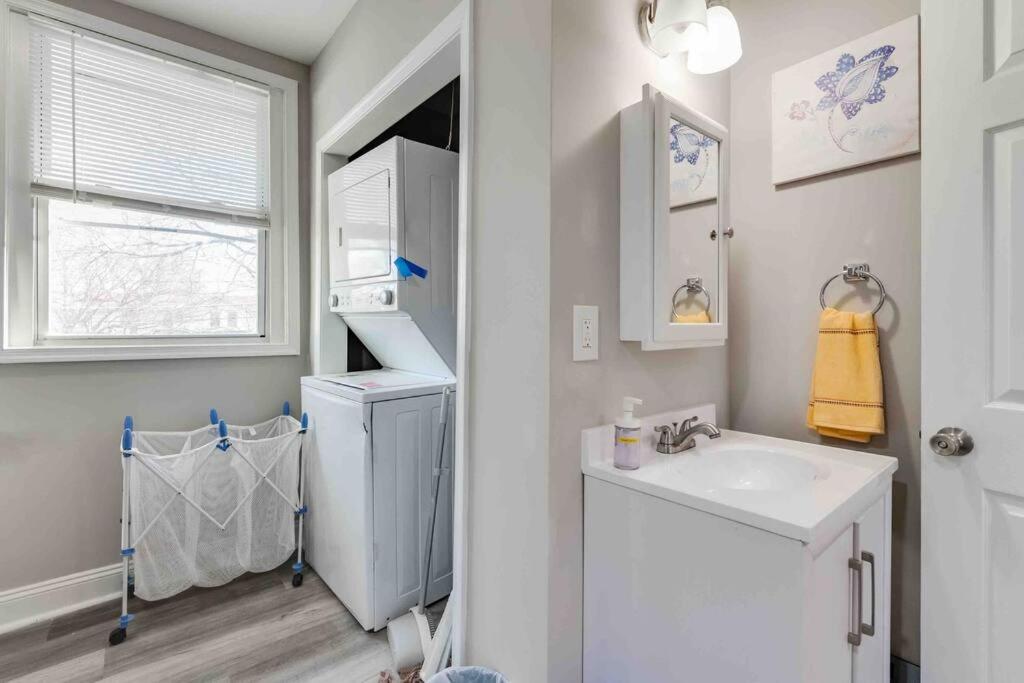 Refreshing 2-Bedroom Home in Central Hopewell - Housity