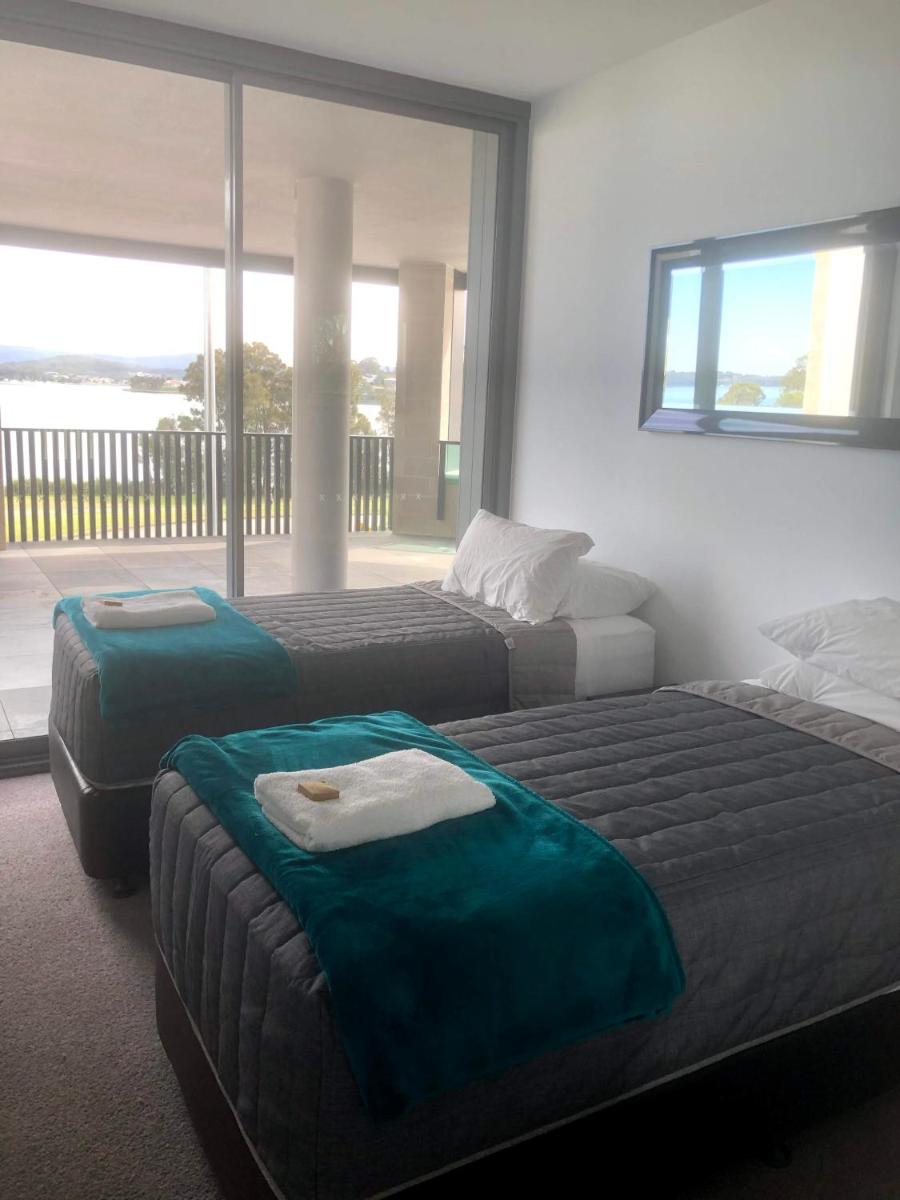 Waters Edge Apartments - Housity