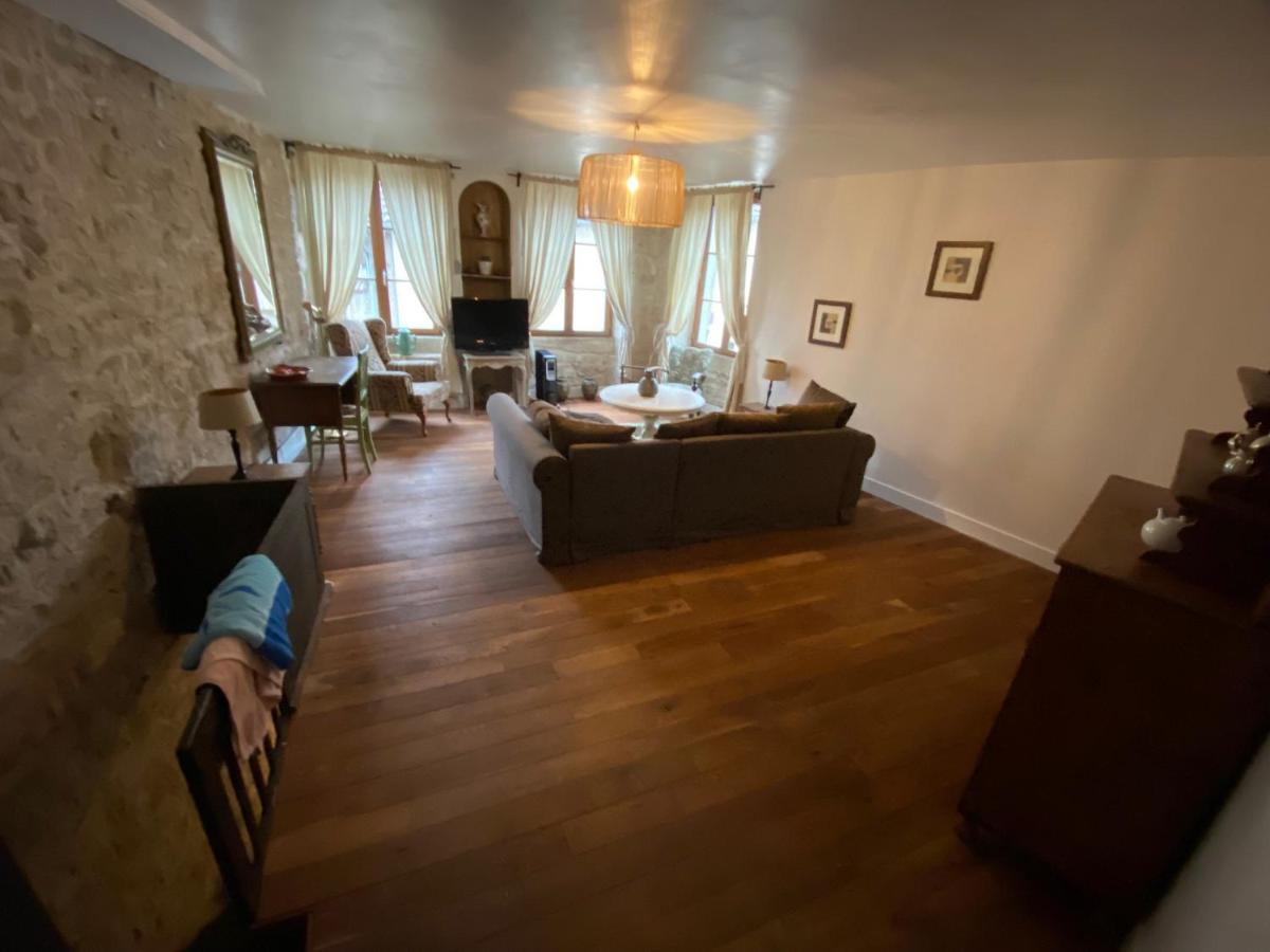 Petit Chateau Melay - Housity
