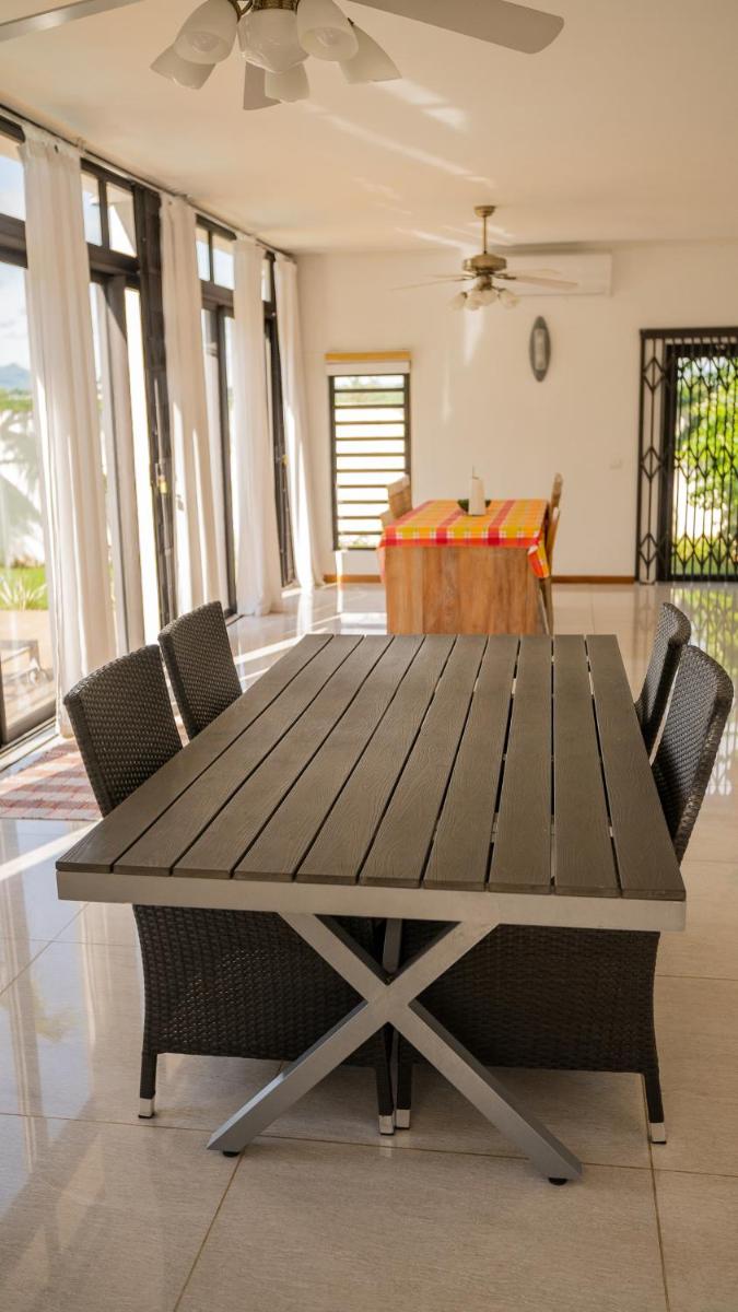 Suitetrails - Villa Angelou - Sunlit Beach Getaway with Pool and WIFI