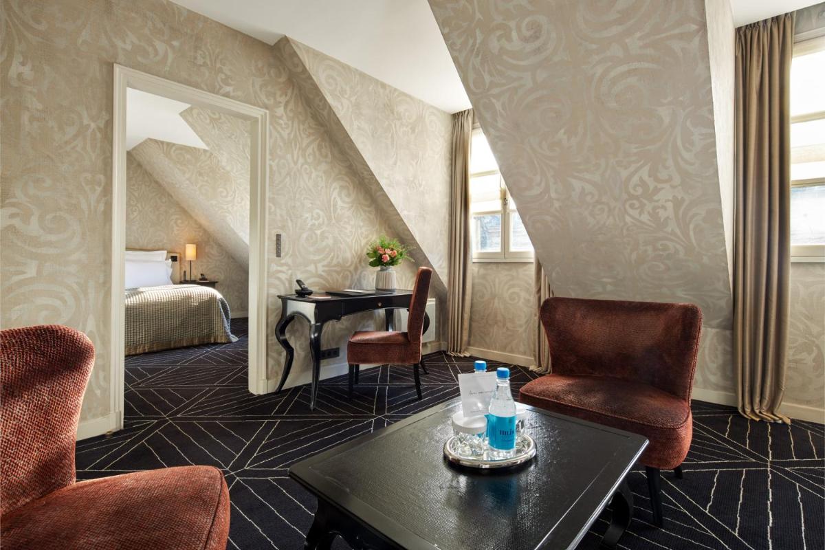 Un ou plusieurs lits dans un hébergement de l'établissement Le Pavillon de la Reine & Spa, Place des Vosges