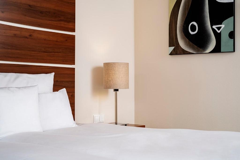 Ein Bett oder Betten in einem Zimmer der Unterkunft THE GRAND Ahrenshoop