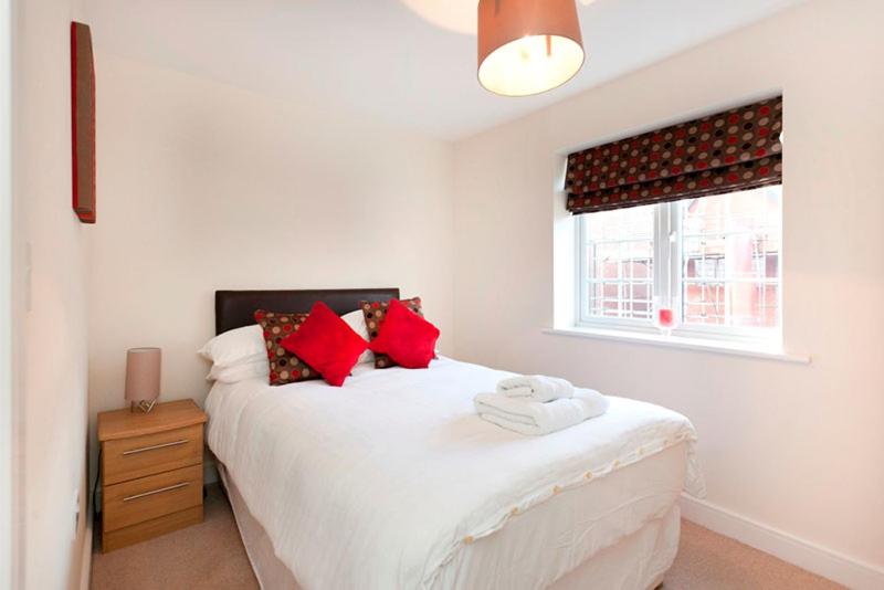 DBS Serviced Apartments - The Coach House - Housity