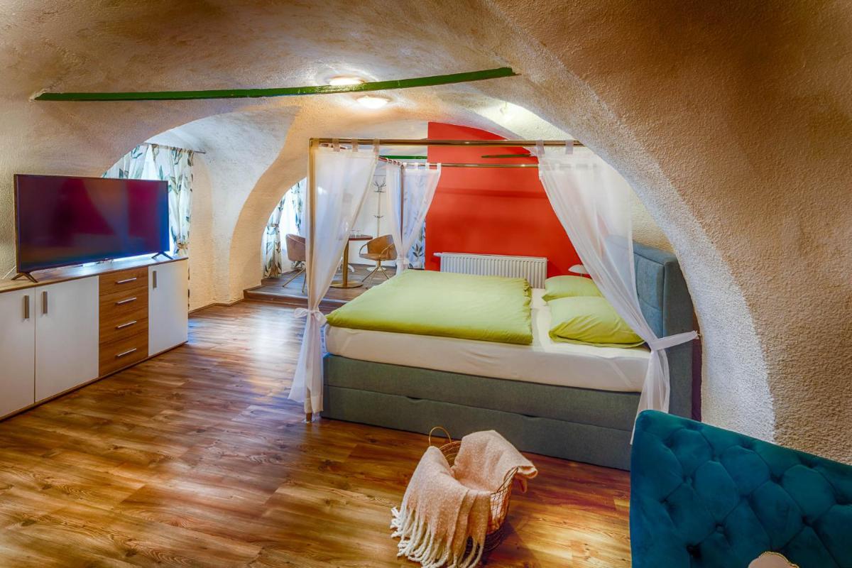 Turmhof Breitenbrunn - Housity