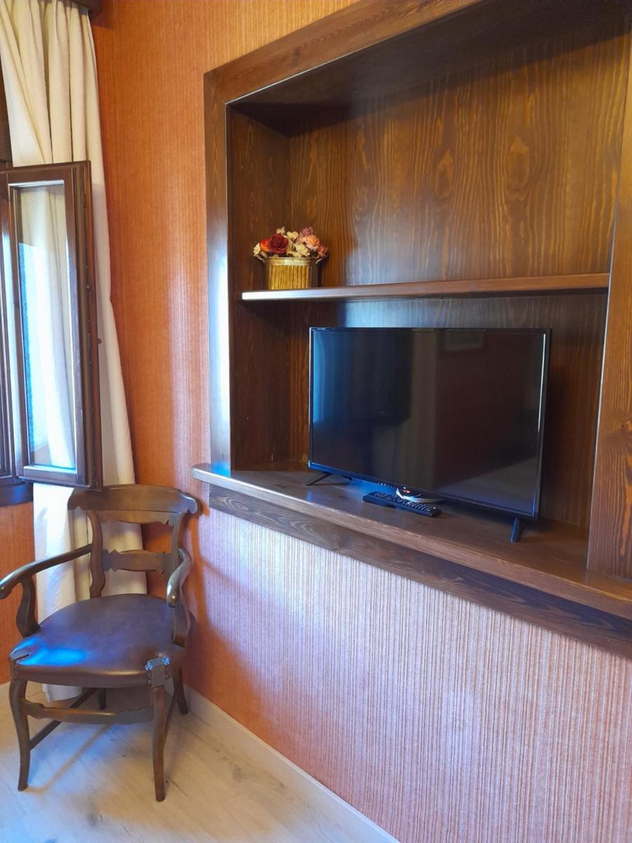 Hotel Giral - Housity