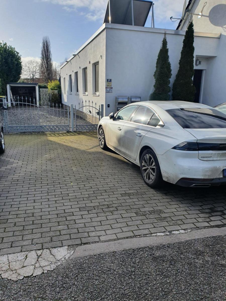 Zwei schicke Apartments mit Parkplatz - Housity