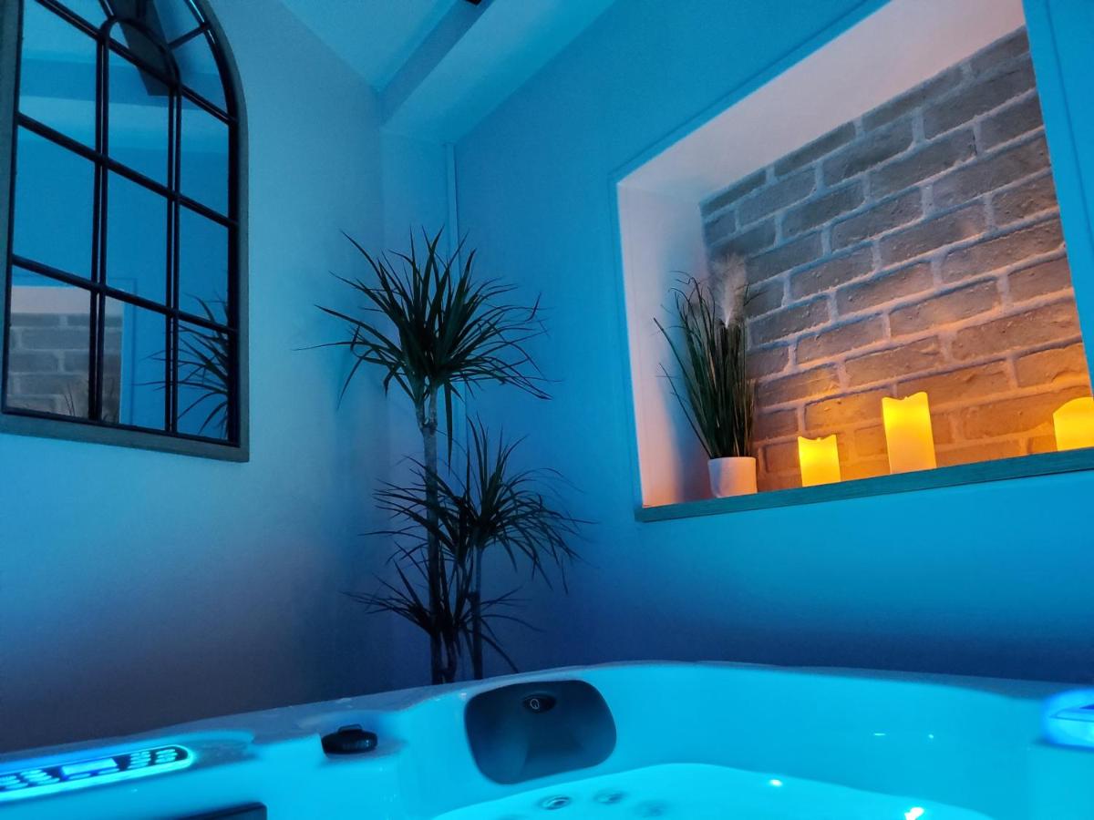 Jacuzzi privatif dans maison de village au calme - Housity
