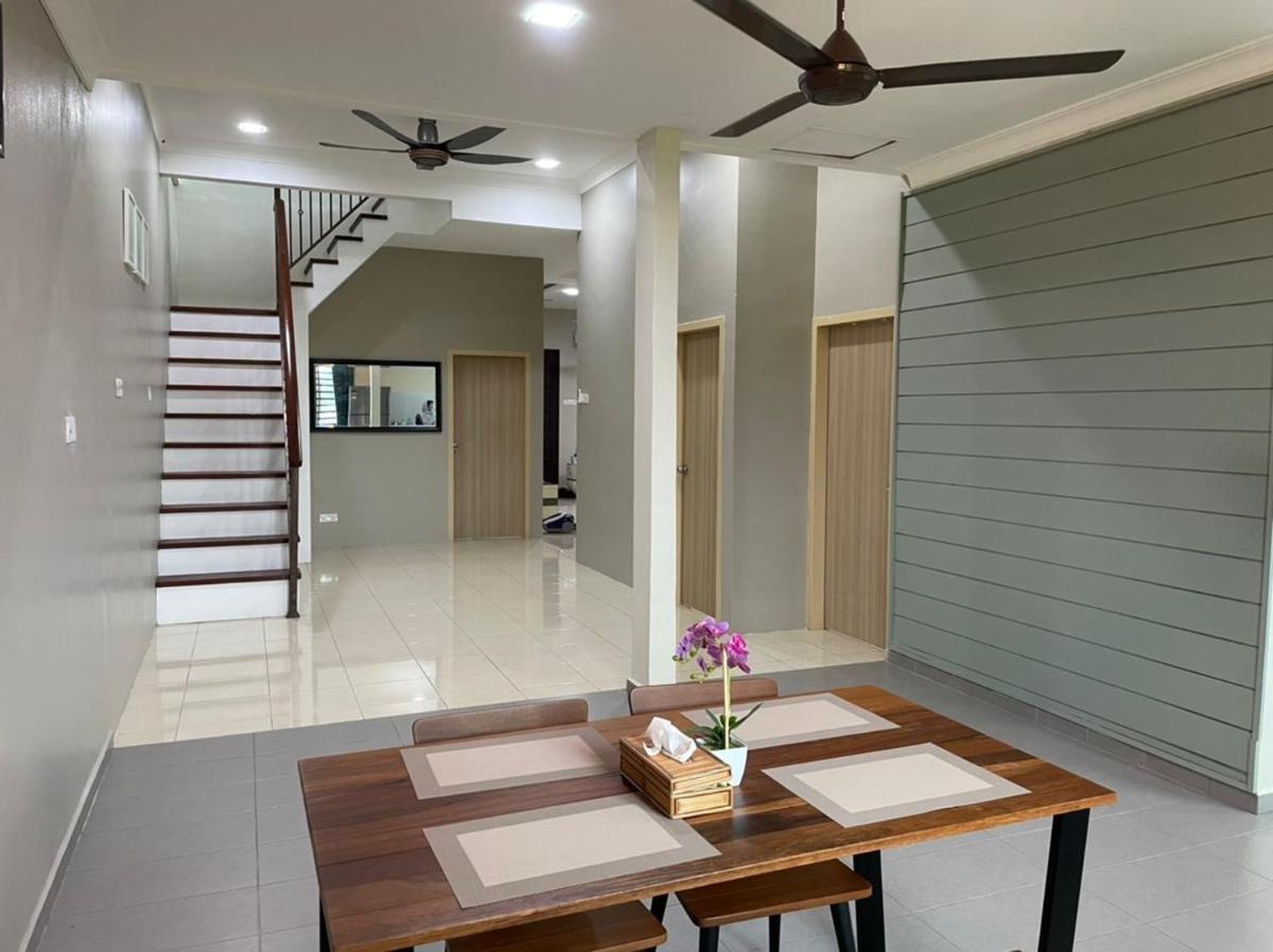 VISTANA INDAH HOMESTAY - Housity