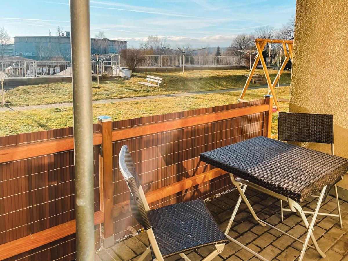 Schöne Wohnung, eigene Terrasse, privater Parkplatz, Wi-Fi, Waschmaschine, 3P - Housity