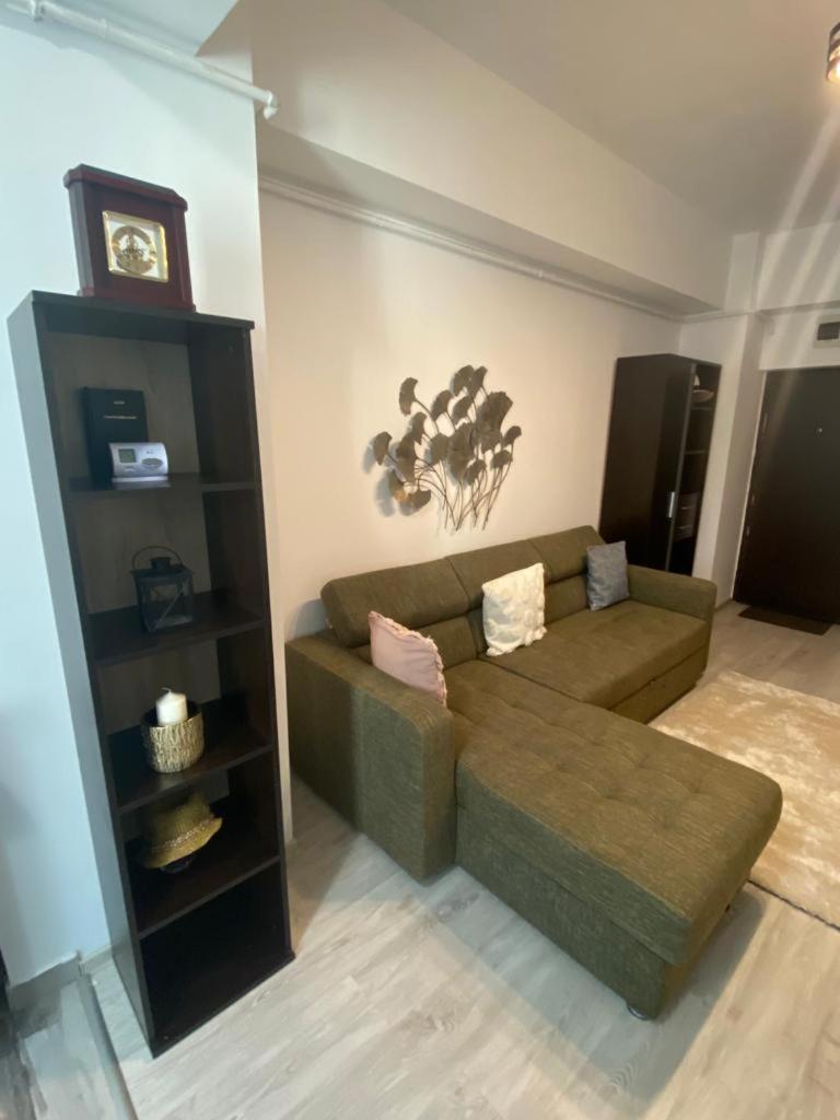 The Travel Trend - middle of city - Housity