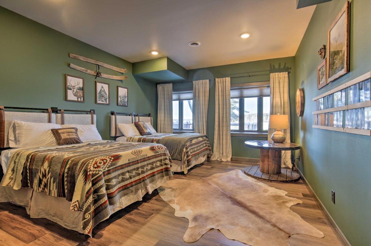 Lakefront Cabin with Proximity to Attractions! - Housity
