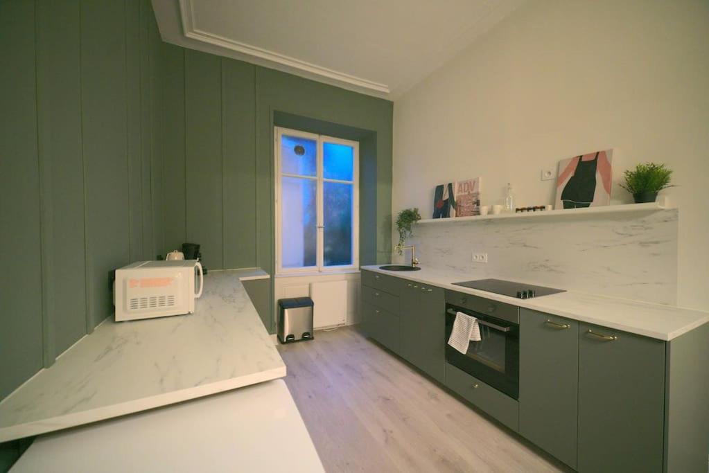 Suitetrails - Royal Room jacuzzi haut de gamme centre ville