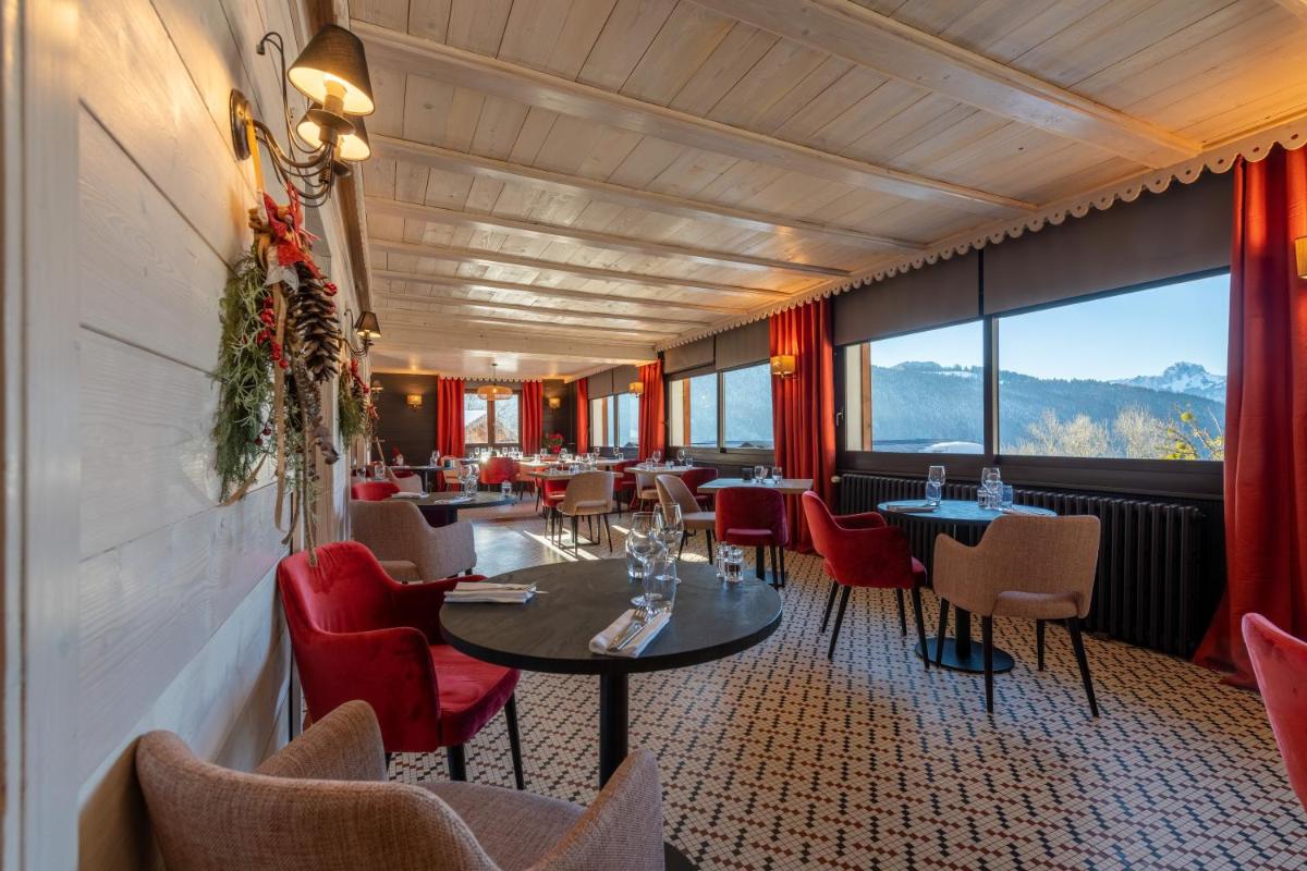 Coin salon dans l'établissement Hotel Le Bois Joli