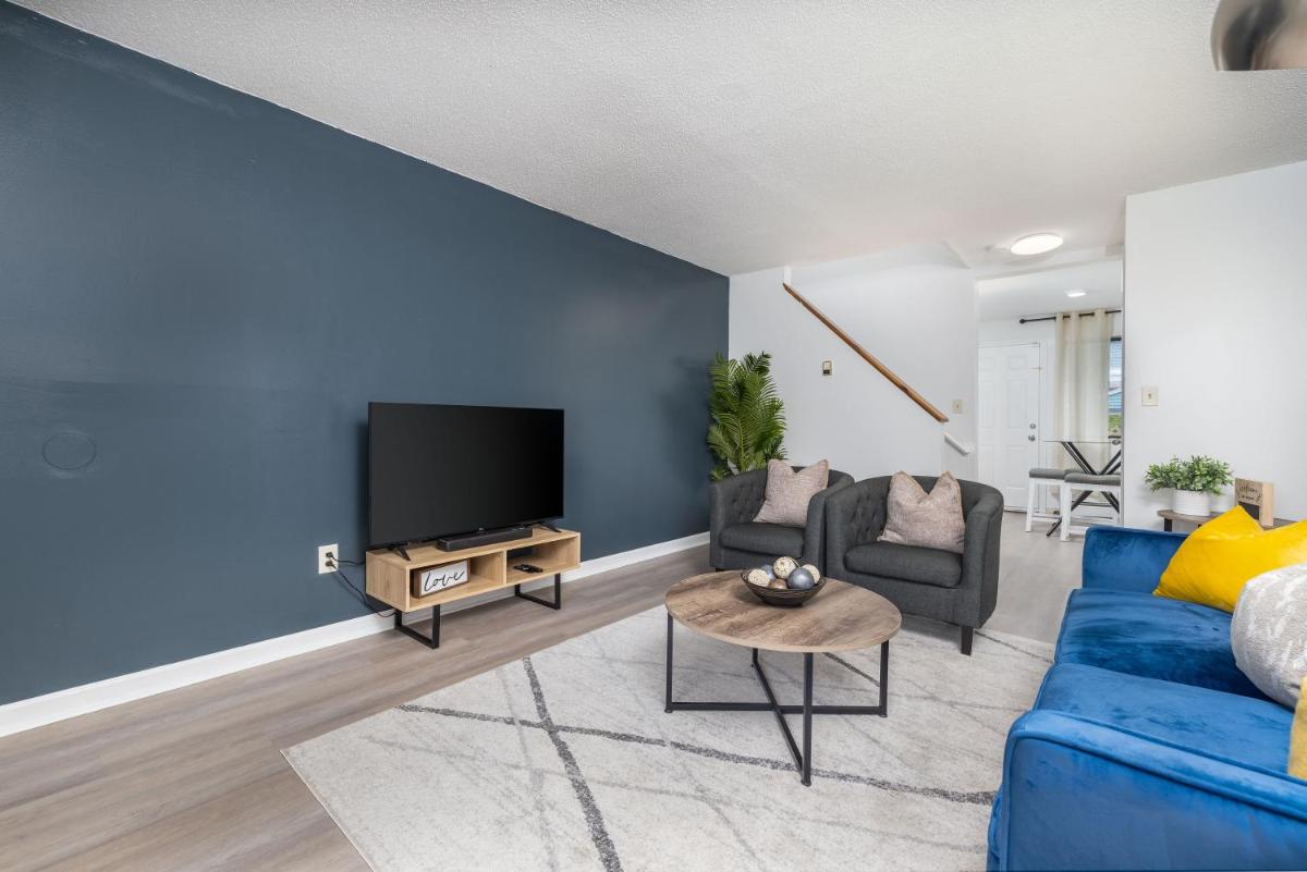 Beautiful 3 bedroom Condo in Hartford! - Housity