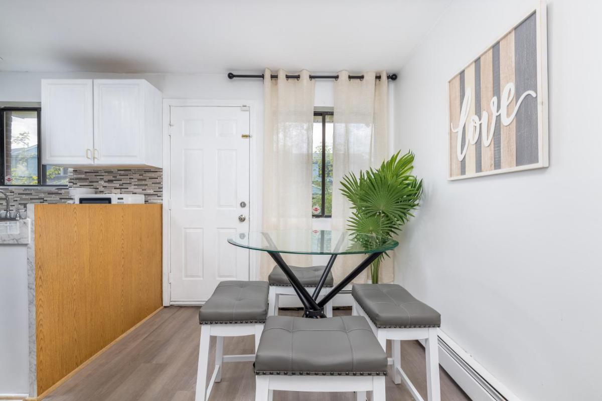 Beautiful 3 bedroom Condo in Hartford! - Housity