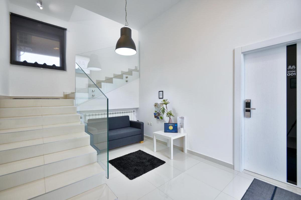 Florek & Florica Room001 - Housity