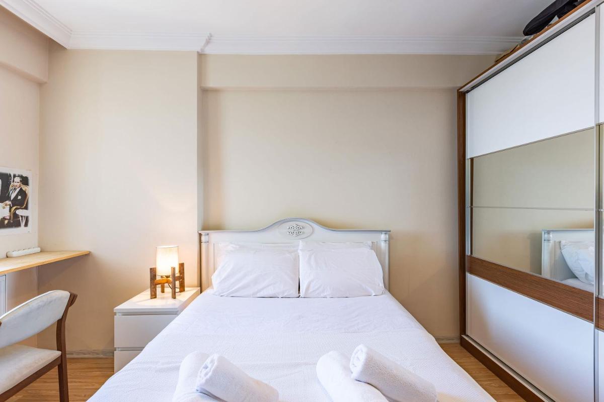 Apartment with Shared Pool Close to Sabiha Gokcen Airport - Housity