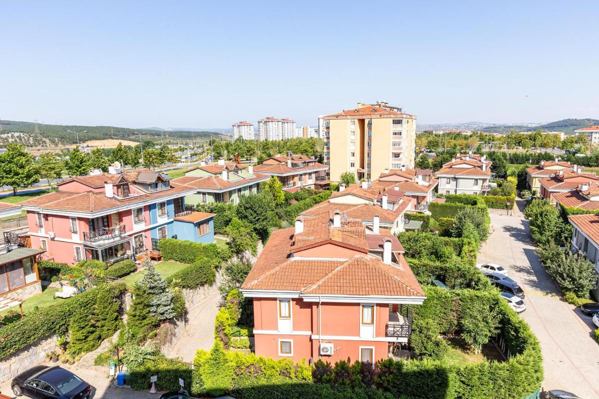 Apartment with Shared Pool Close to Sabiha Gokcen Airport - Housity