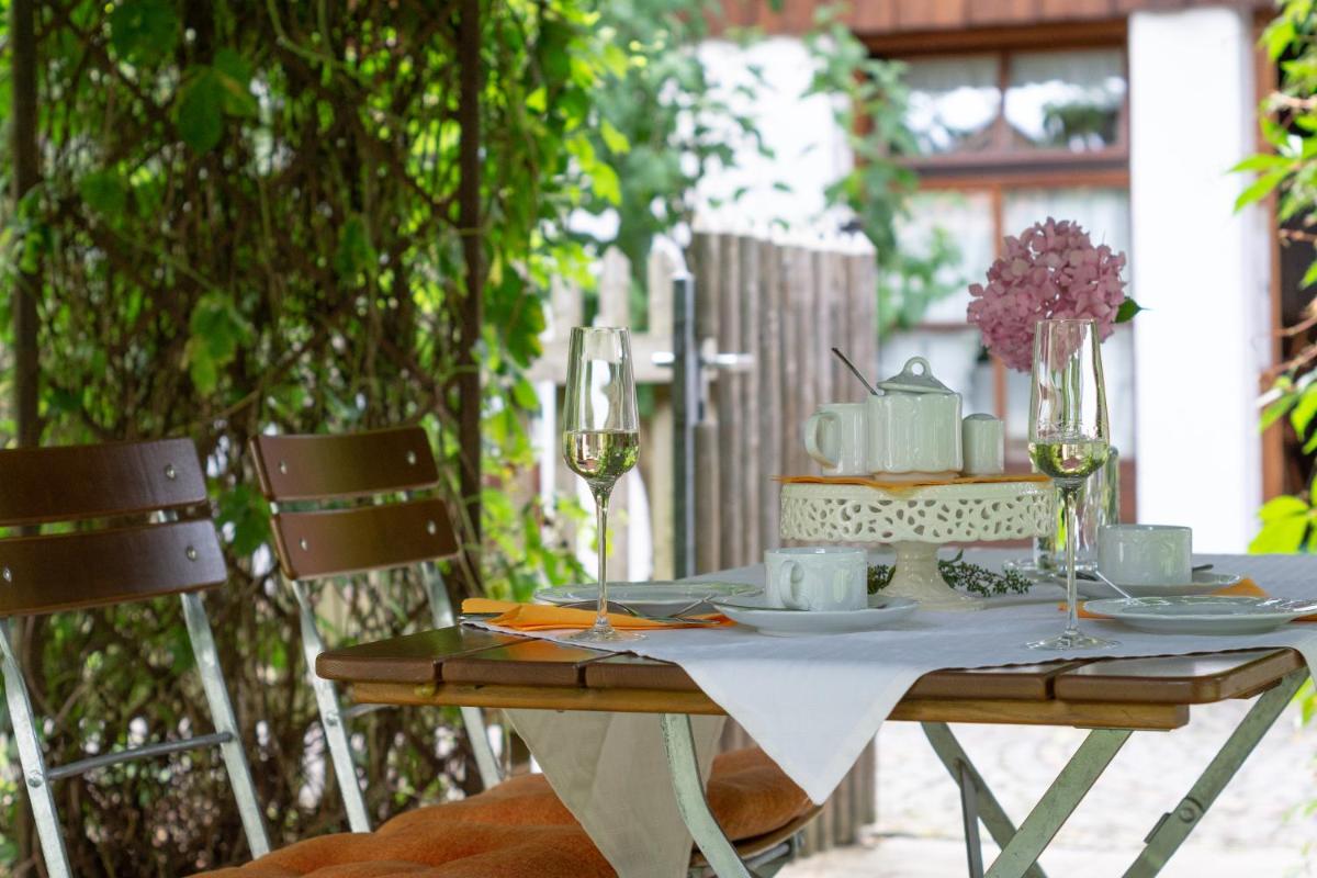 Hotel Schrenkhof - Housity