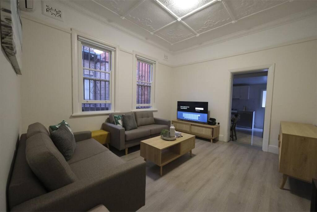 Sydney Burwood 5 Bed with 4 Bath FREE Netflix WIFI - Housity