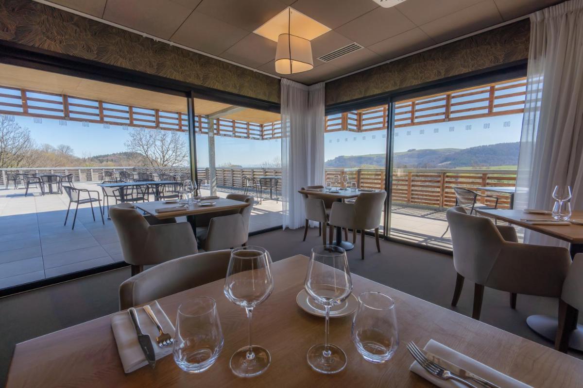 Vue générale sur la montagne ou vue sur la montagne depuis l'hôtel