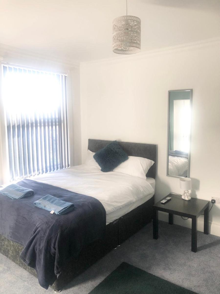 Beautiful 3 Bedroom 2 bathroom House close to City centre - Housity