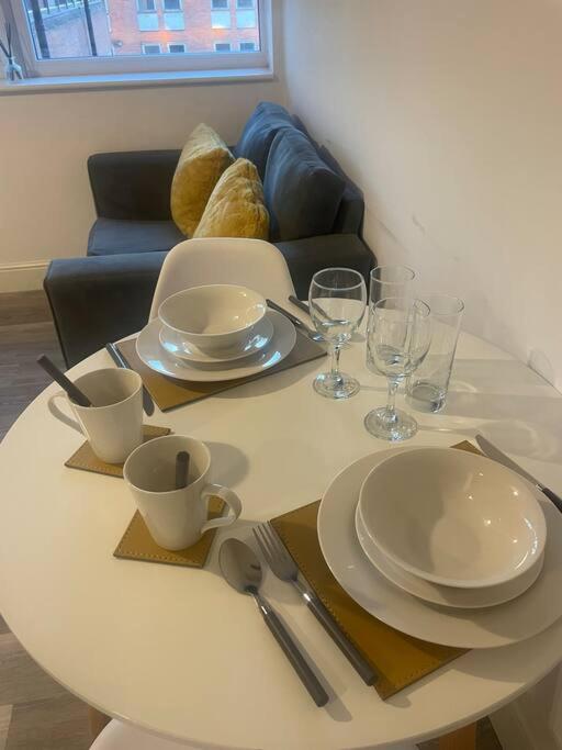 #305 1 Bedroom Serviced apartment -free parking - Housity