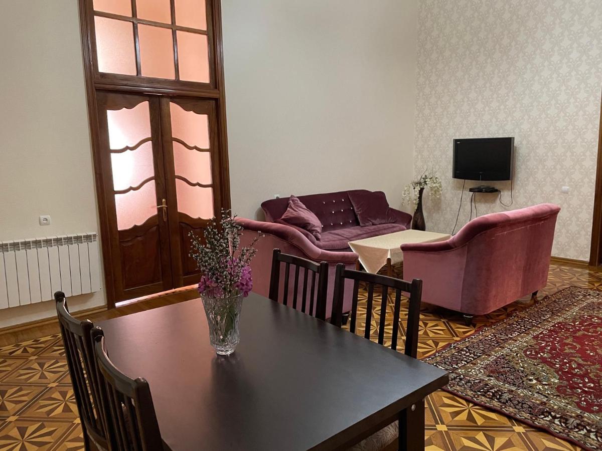 Suitetrails - Nizami Street Apartment