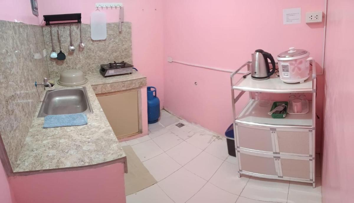DJCI Apartelle Walk to Robinson & NE Pacific Mall 3 Min to SM Cabanatuan - Housity