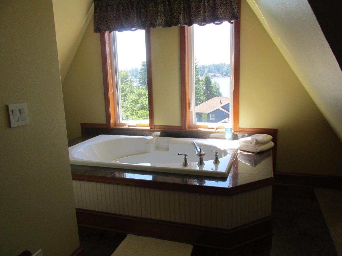 Mansion Inn Lake Stevens - Housity