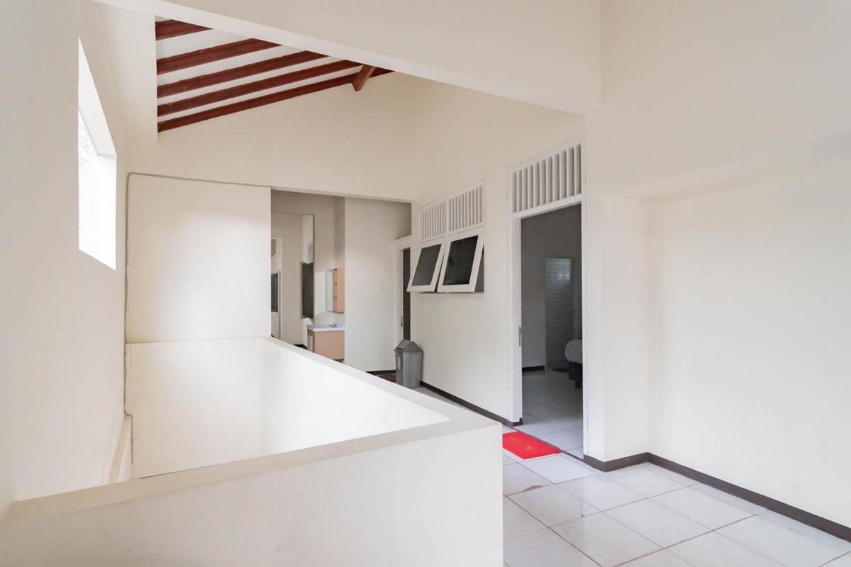 Suitetrails - RedDoorz Plus @ Pakuan Residence Tajur