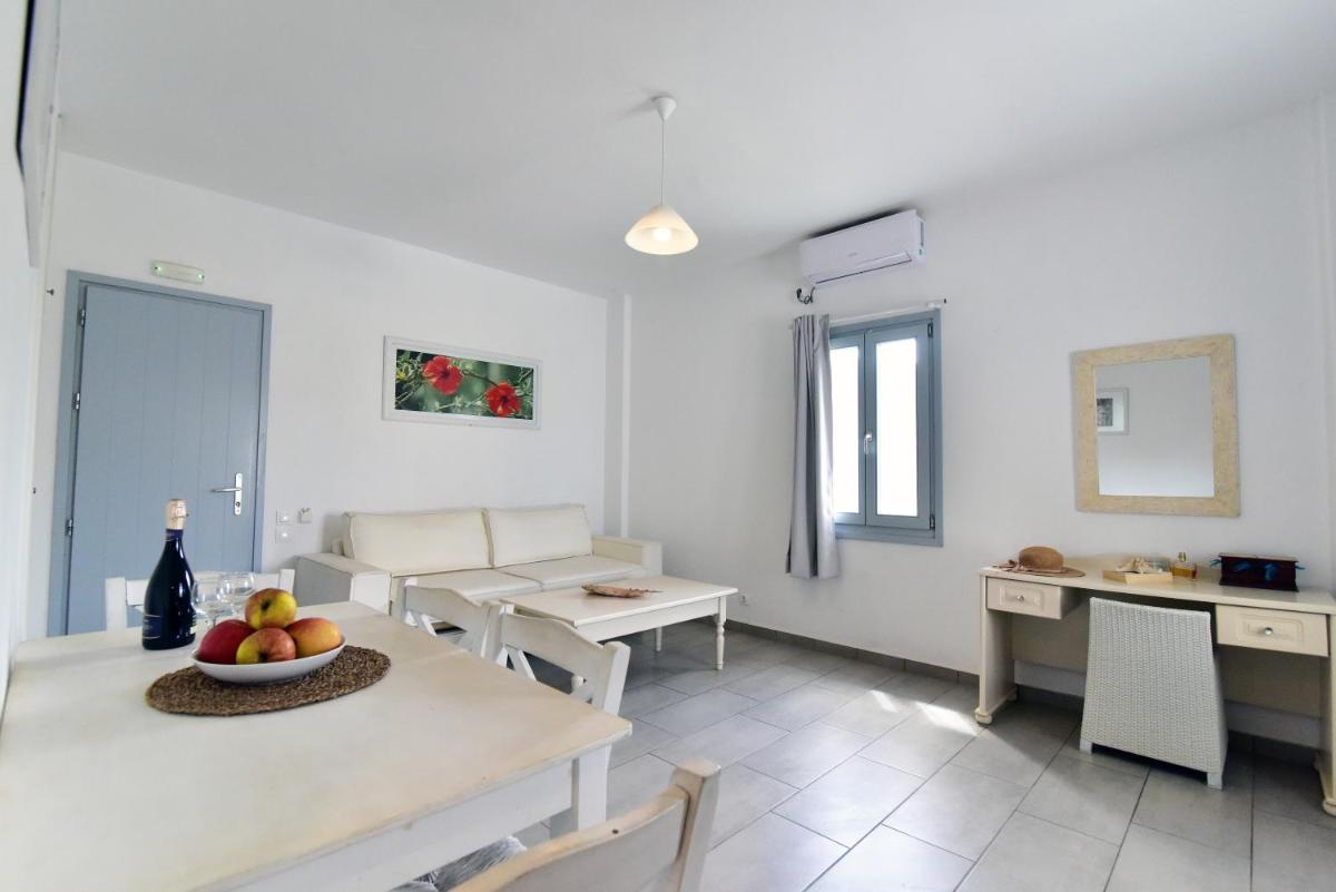 Thomas Apartments in Katapola - Housity