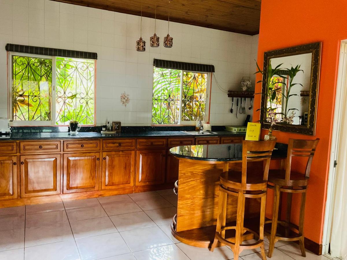 Effie Mountain View Gecko Villa - Housity