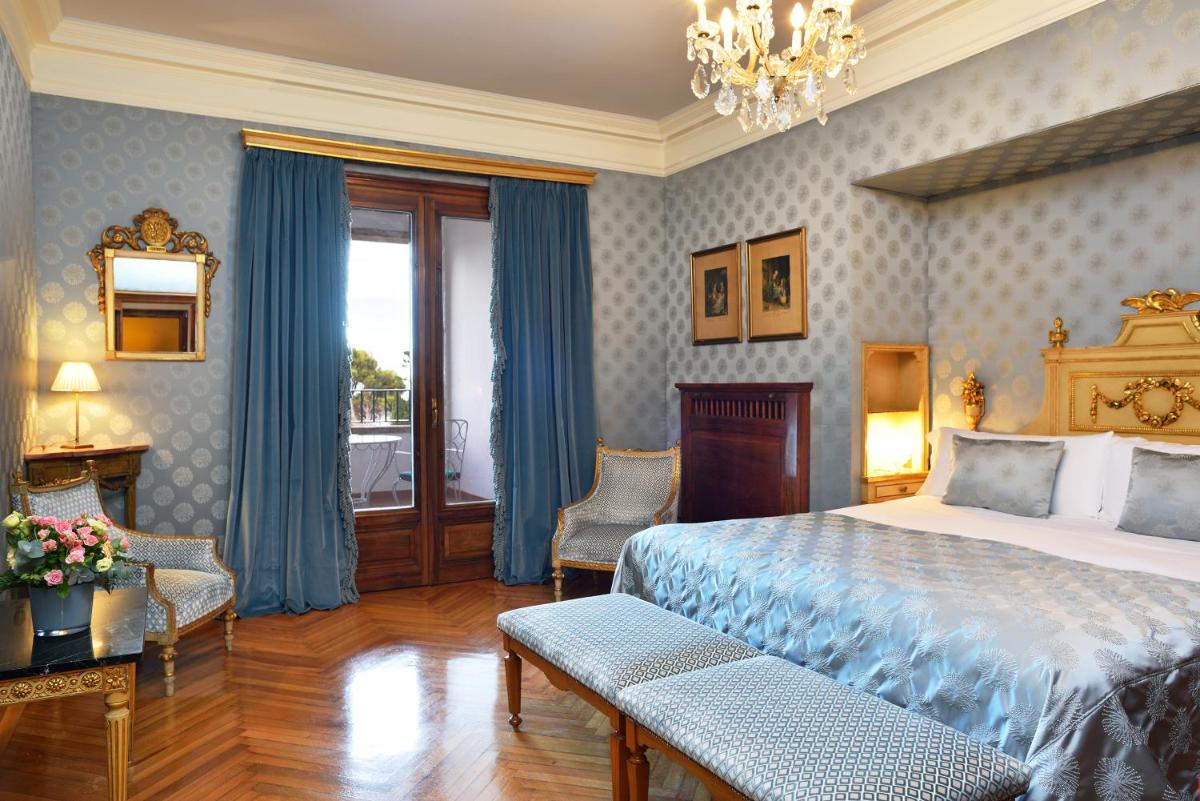 Cama o camas de una habitación en Hostal de la Gavina GL - The Leading Hotels of the World
