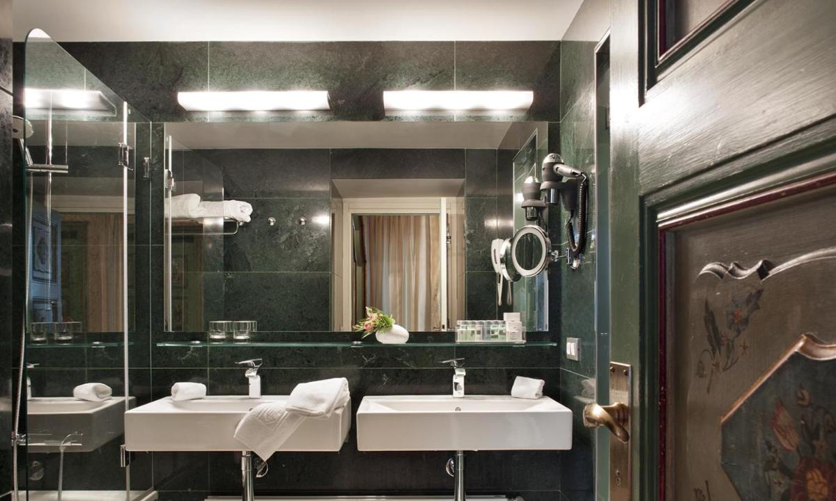 Un baño de Hostal de la Gavina GL - The Leading Hotels of the World