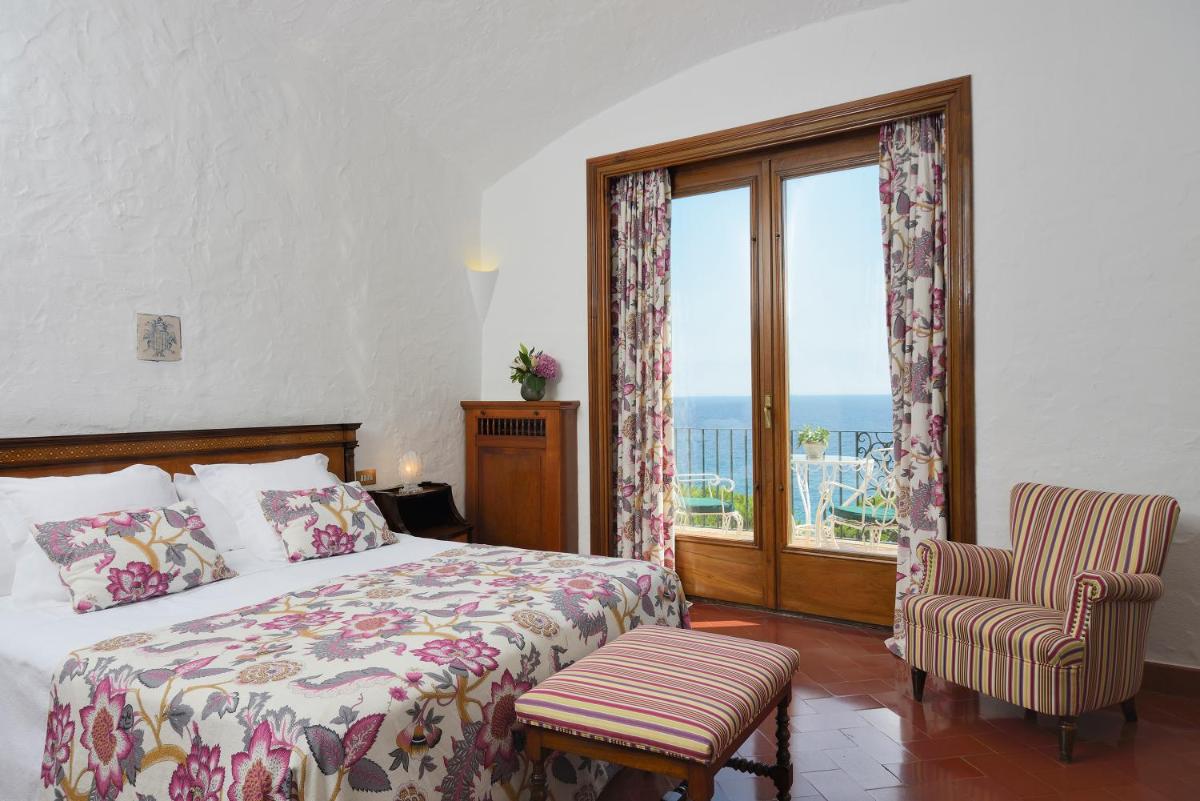 Cama o camas de una habitación en Hostal de la Gavina GL - The Leading Hotels of the World