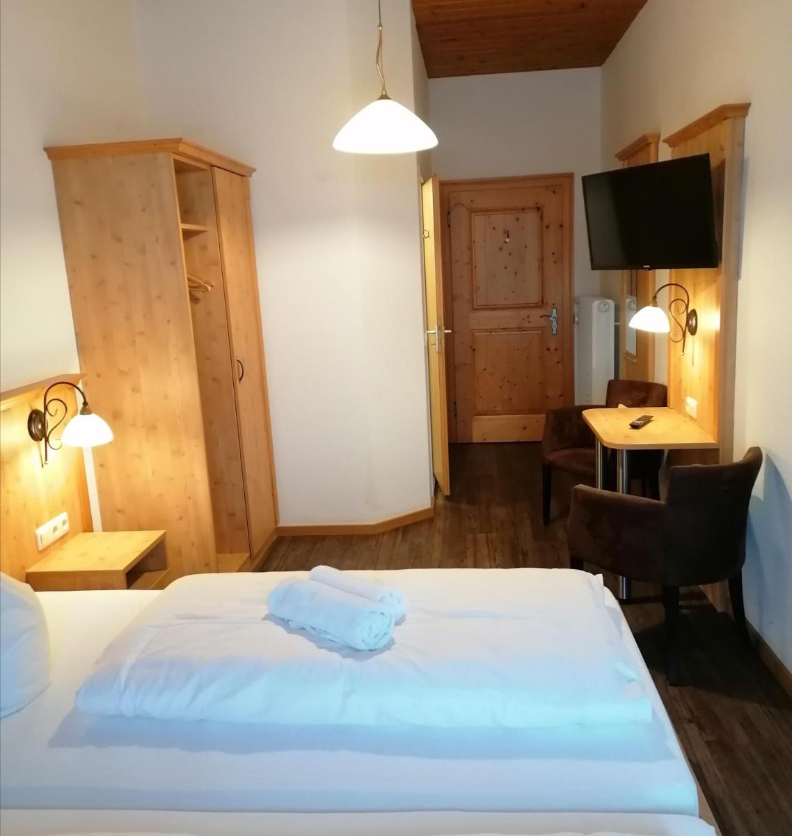 Gasthof Pension Altwirt - Housity