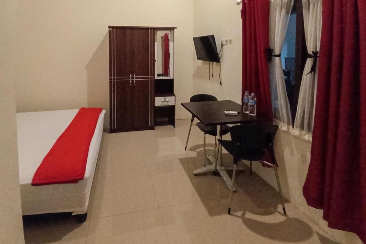 RedDoorz Syariah near Sentani City Square - Housity