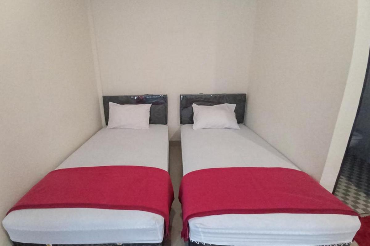 RedDoorz Syariah near Sentani City Square - Housity