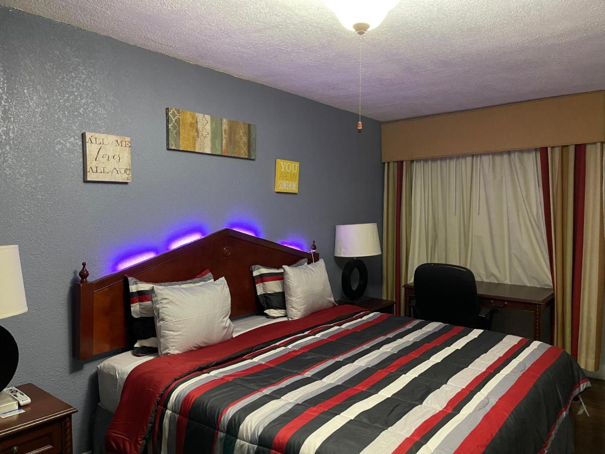 Delux Inn - Housity