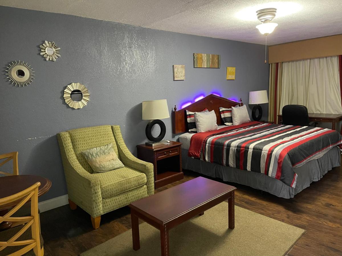 Delux Inn - Housity