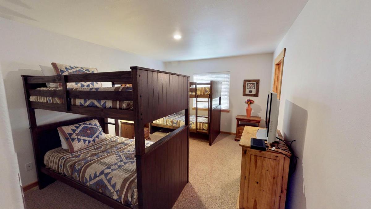 Arena Roja #2279 - Housity