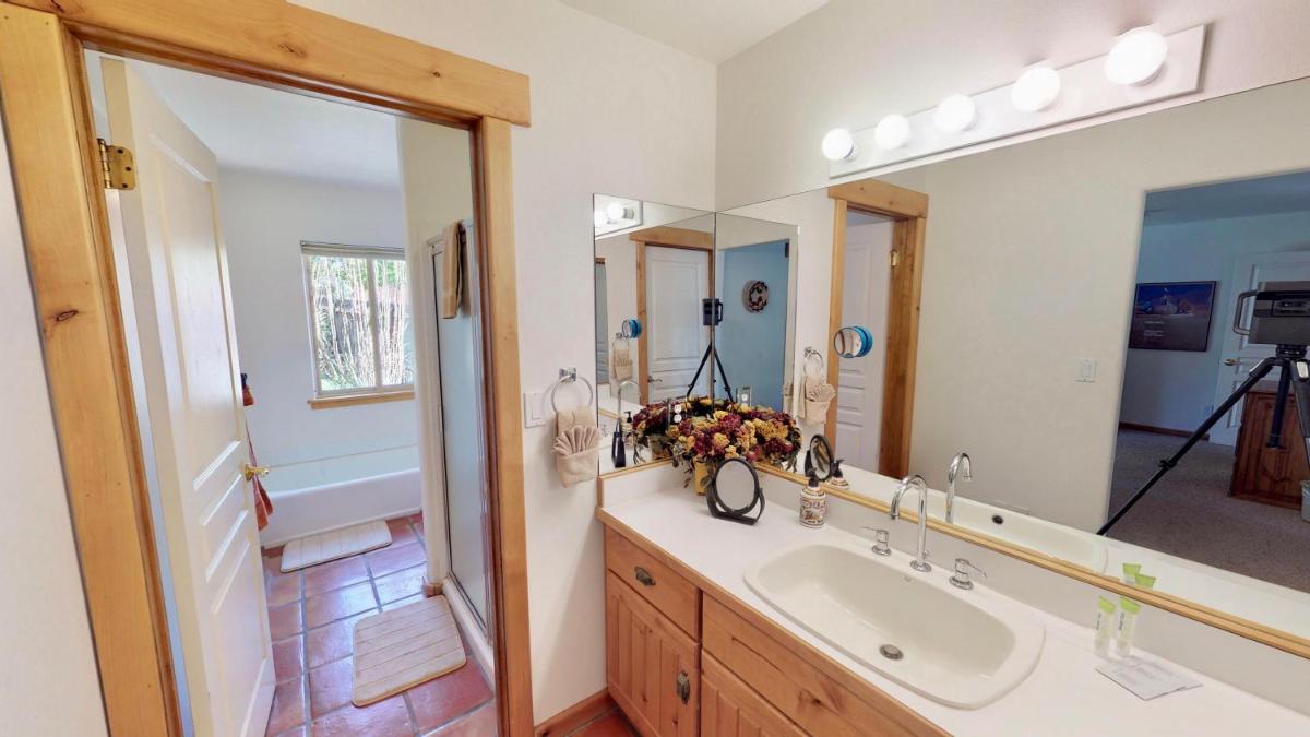 Arena Roja #2279 - Housity