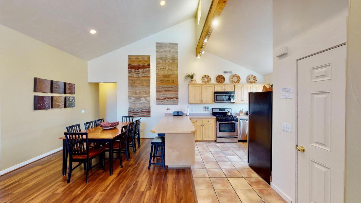 Desert Hideaway #C2 - Housity