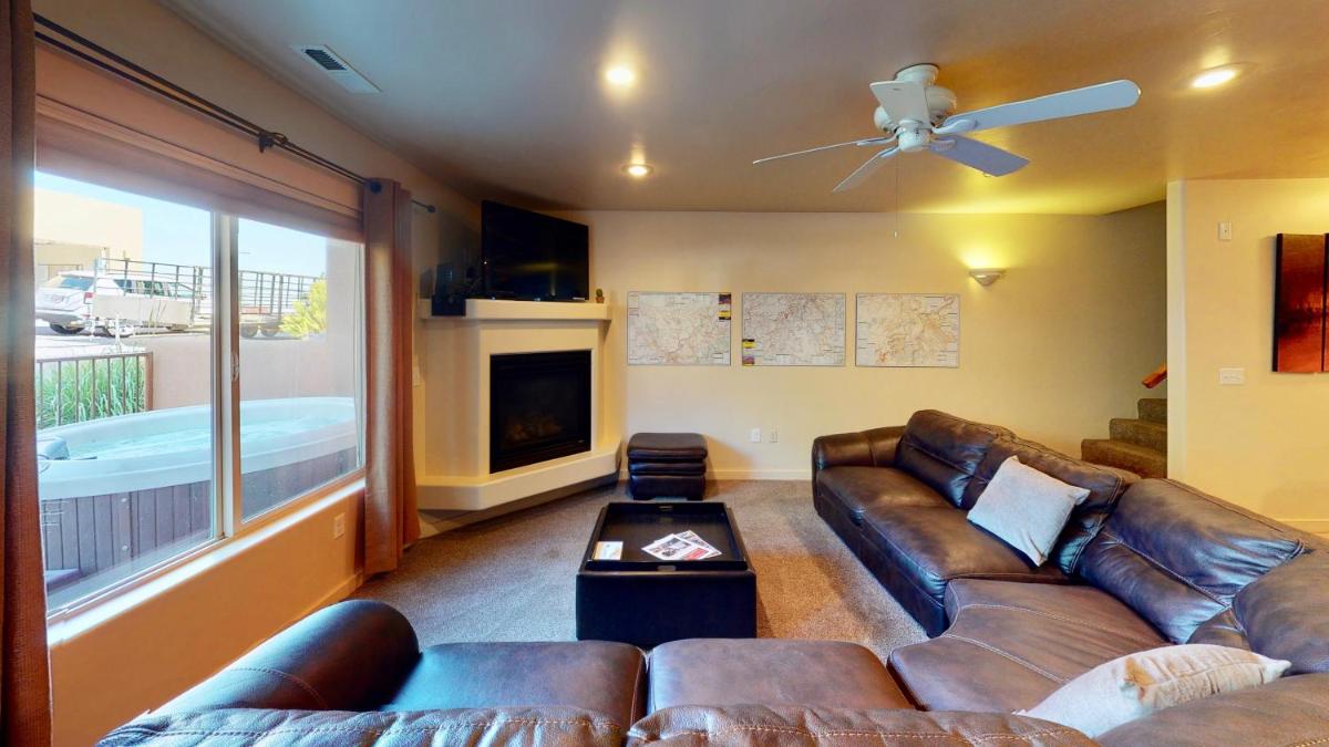 Cairn House #4A7 - Housity