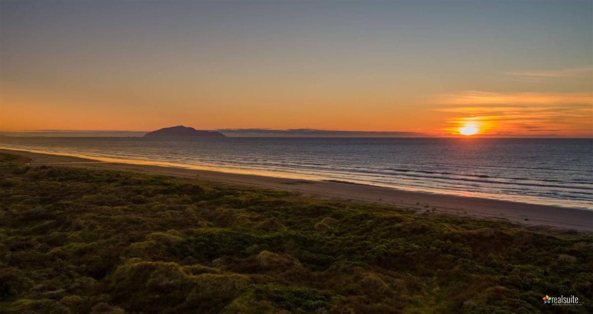 Idyllic ocean front beach house - Waikawa Beach - Housity
