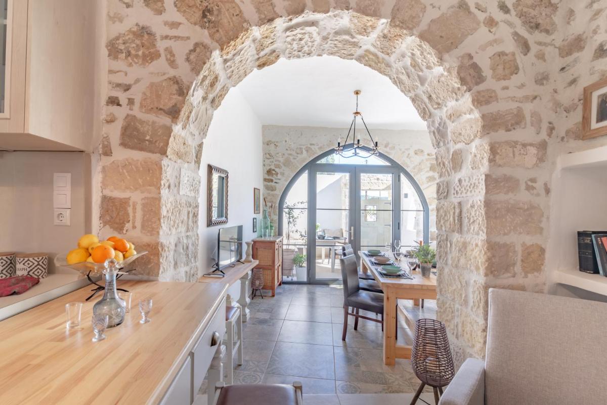 Stonehouse South Crete - Housity