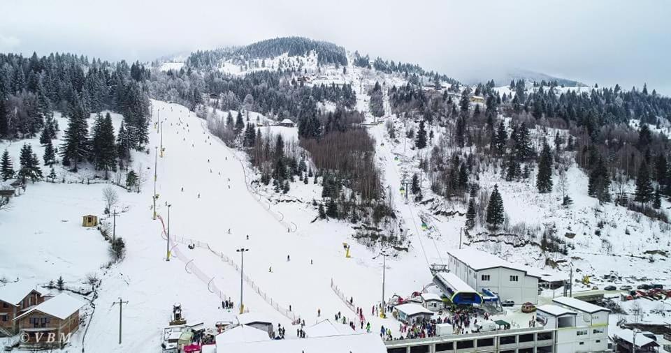 Casa Fântâna - La poalele muntilor -50 de metri de pârtia Olimpică - Housity
